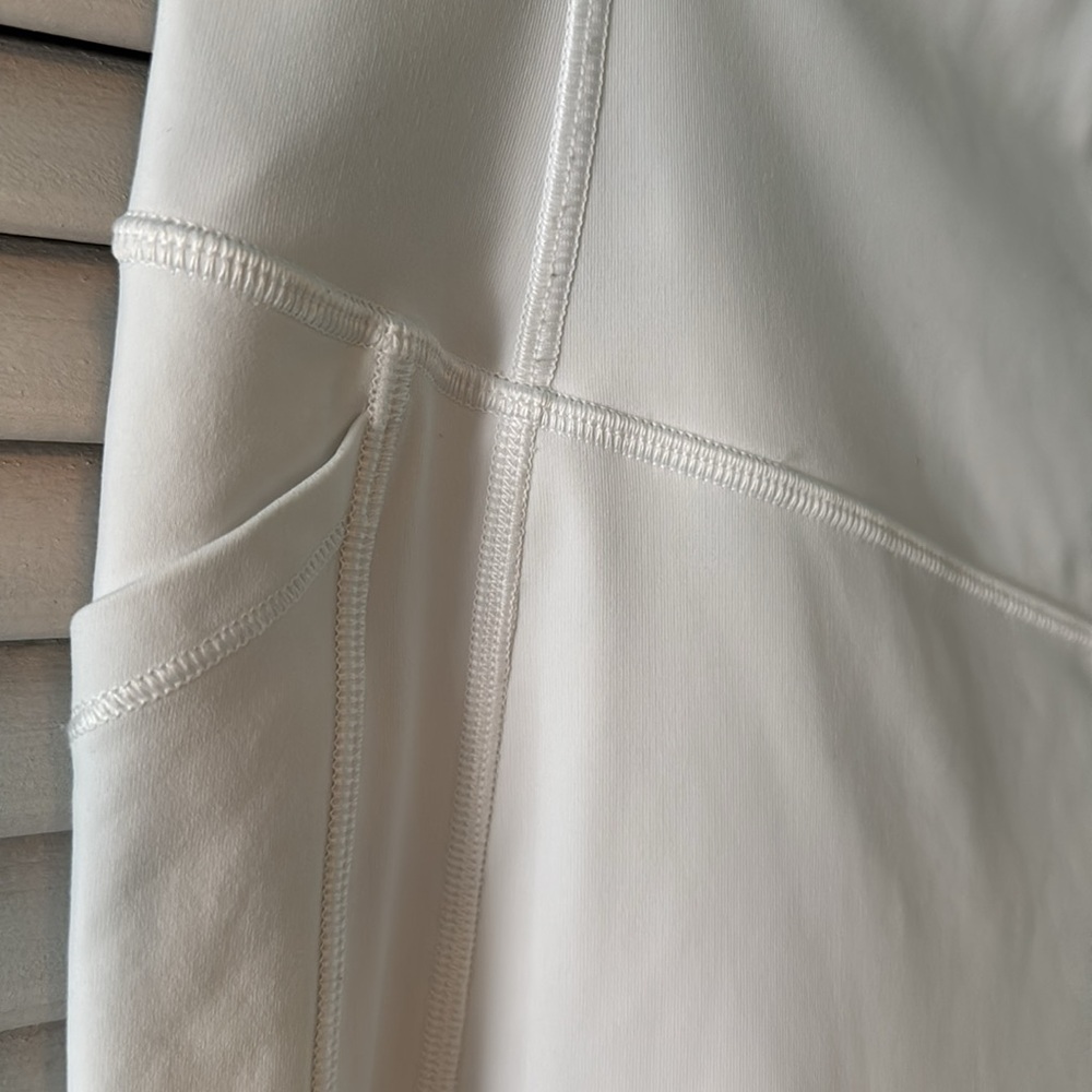 Lululemon like new leggings. White size 12 pockets on both sides - Picture 3 of 6